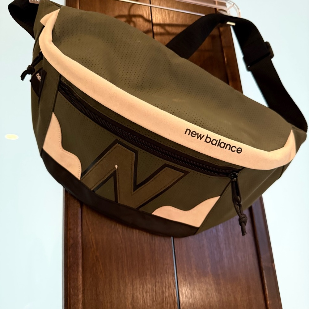 New Balance Olive and Black Men's Belt Bag - Picture 5 of 6